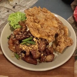 ข้าวหมูทอดลองดูง VS ไข่เจียว