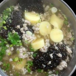 แกงจืดเต้าหู้หมูสับสาหร่ายหม้อไฟ