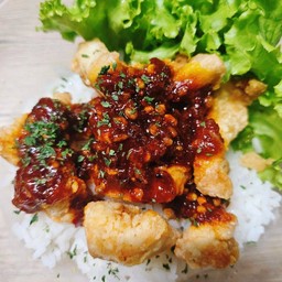ข้าวไก่กรอบซอสต้มยำ