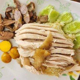 ครัวศรีเพชรอาหารป่า-ตามสั่ง-ส้มตำ-ข้าวมันไก่