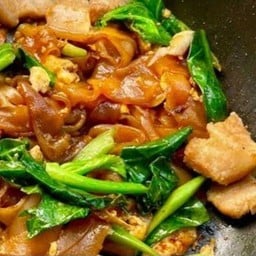 เส้นใหญ่ผัดซีอิ๊ว