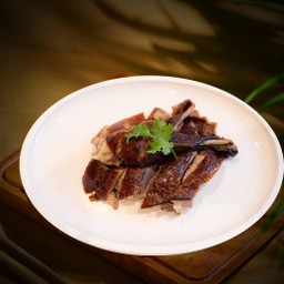 脆皮烧鹅 (半只) ห่านย่างหนังกรอบ (ชุดเล็ก)