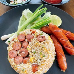 ข้าวผัดไส้กรอกเป็ดรมควัน