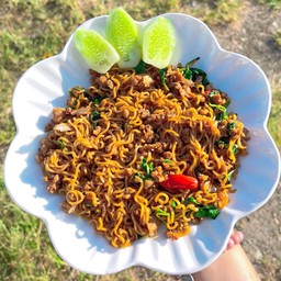 มาม่ากะเพราหมูสับ