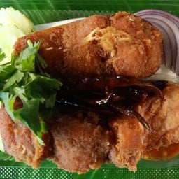 ป้าอ้วน ข้าวปลาแกะ ตลาดย่าโม