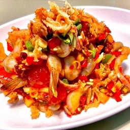 ยำหอยนางรมกุ้งสดไข่แดงเค็ม