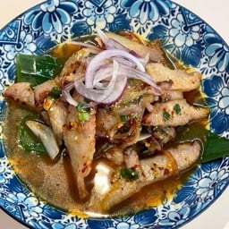 น้ำตกคอหมูย่าง