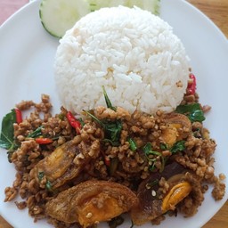 ข้าวกะเพราไข่เยี่ยวม้า