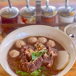 ก๋วยเตี๋ยวเนื้อเปื่อย