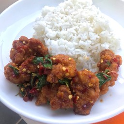 ข้าวกะเพราไก่กรอบ