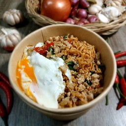 มาม่าผัดกะเพราไก่สับ