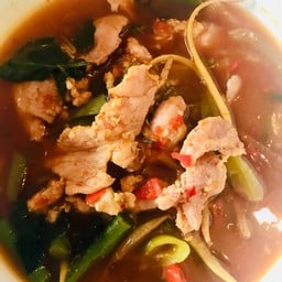 แกงป่าหมูหมักนุ่มหอมใบยี่หร่า