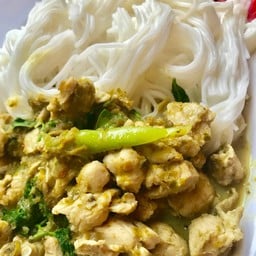 ขนมจีนผัดแกงเขียวหวาน