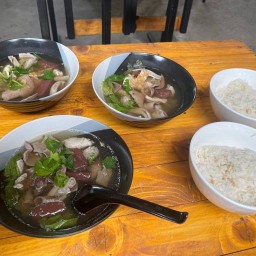 ต้มเลือดหมูรสเด็ด อาหารตามสั่ง by ธัญชนก garden