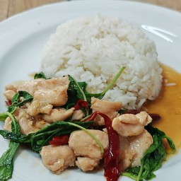 ข้าวกะเพราไก่ชิ้น