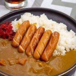 ข้าวแกงกระหรี่ญี่ปุ่น ไส้กรอกย่าง