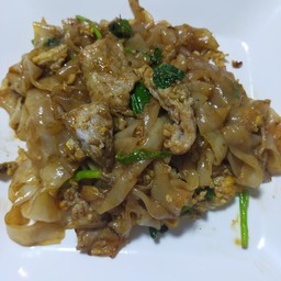 ผัดซีอิ๋วหมูเส้นใหญ่