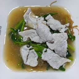 ราดหน้าหมูเส้นใหญ่