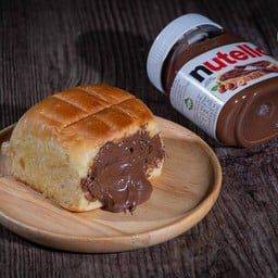 ปังไส้ทะลัก นูเทลล่า (1ชิ้น)