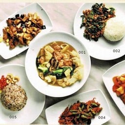 ราดหน้าฟองเต้าหู้ตุ๋นและหมูเจออมนิมีท