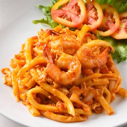 มะกะโรนีผัดกุ้งใส่ไข่