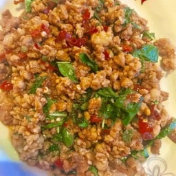 ผัดกะเพราหมูสับหอมใบยี่หร่า