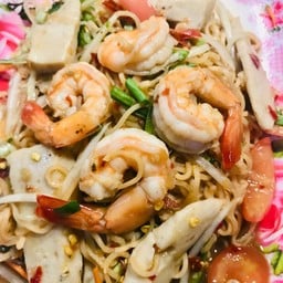 ตำปลาร้ามาม่ากุ้งสุกกับหมูยอ