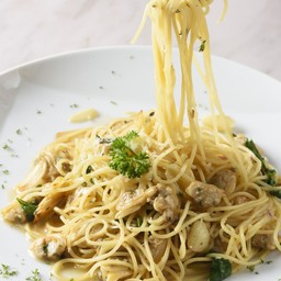 พาสต้าหอยลายซอสไวน์ขาว