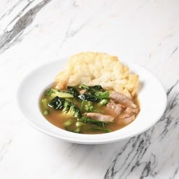 ก๋วยเตี๋ยวราดหน้าหมู หรือ ไก่