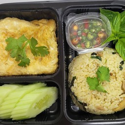E-118 ข้าวผัดเขียวหวานหมูคลุก+อาหาร1 อย่าง(ตามตัวเลือก 1 อย่าง)