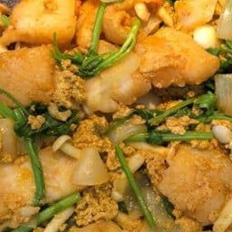 ปลากะพงผัดผงกะหรี่