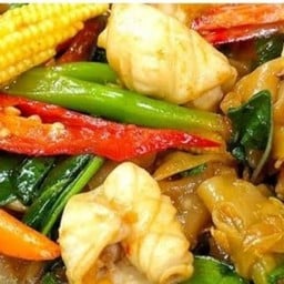 เส้นใหญ่ผัดขี้เมา(จานดียว)