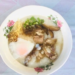 โจ๊กซี่โครง กระดูกหมูอ่อน หมูบด เห็ดหอม ไข่ลวก