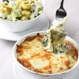 ลาซานญ่าผักโขม และสลัด