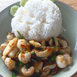 ข้าวกะเพราปลาหมึก