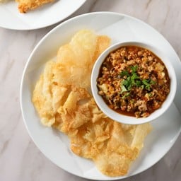 ก๋วยเตี๋ยวกรอบมะเขือหมูสับ