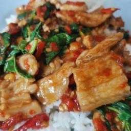 ข้าวผัดกระเพราหมูสามชั้น