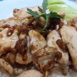 ไก่ผัดกระเทียม