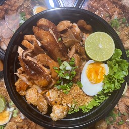 หมี่คลุกสูตรอาม่าหน้าซอสบาร์บีคิว