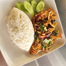 ข้าวยำไก่แซ่บ