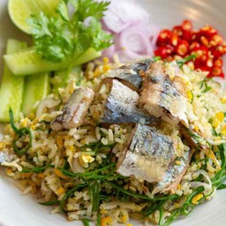 ข้าวผัดปลาทูชะอม