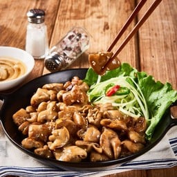 ไส้หมูย่างผัดผัก(ย่างเกลือ)