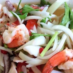 ยำรวมมิตรทะเล