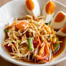 ส้มตำไทยไข่เค็ม