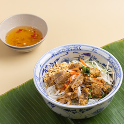 Bun Thit Nuong / เส้นขนมจีนสด หมูย่างน้ำผึ้ง