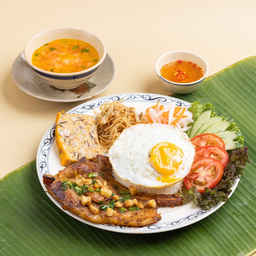 ไข่ดาวปลายข้าวหมูย่าง / Com tam OP-LA**