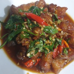 หมูสามชั้นทอดผัดพริกสดโหระภา