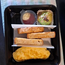 Omelet &toast