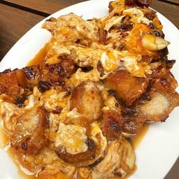 ไข่คั่วหมูกรอบพริกเผา