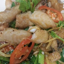 ปลาลวกผัดคึ่นฉ่าย